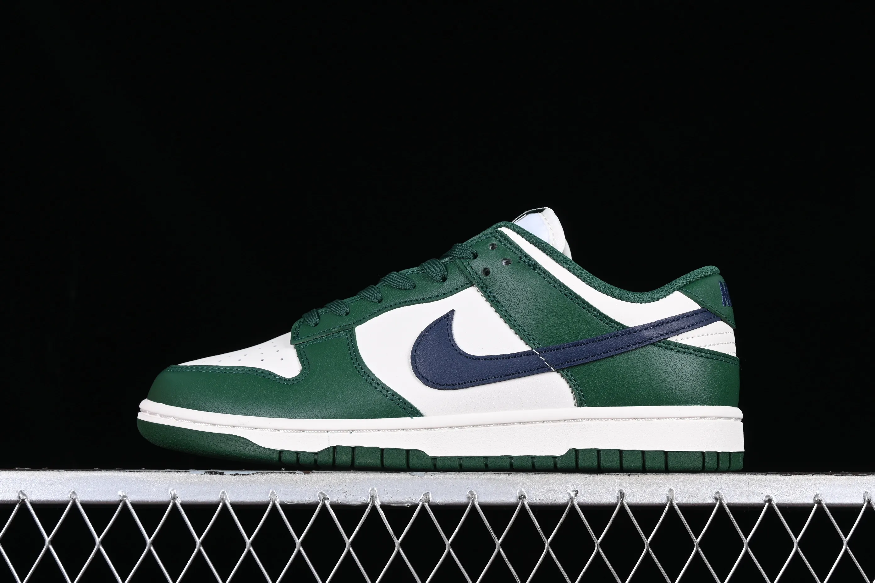 All categories Nk SB Dunk series Nk SB Dunk Low low-top sneakers C version Nk Dunk Low "Gorge Green" retro white and green SB low-top sports and leisure sneakers DD1503-300